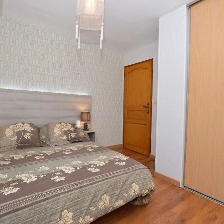 Charming Holiday Home With Pool Lavercantière 外观 照片