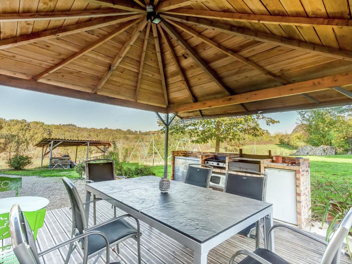 Charming Holiday Home With Pool Lavercantière 外观 照片