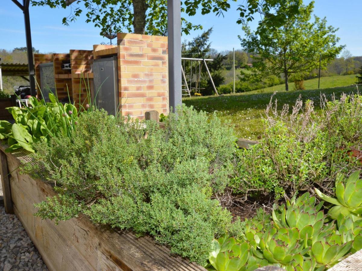 Charming Holiday Home With Pool Lavercantière 外观 照片