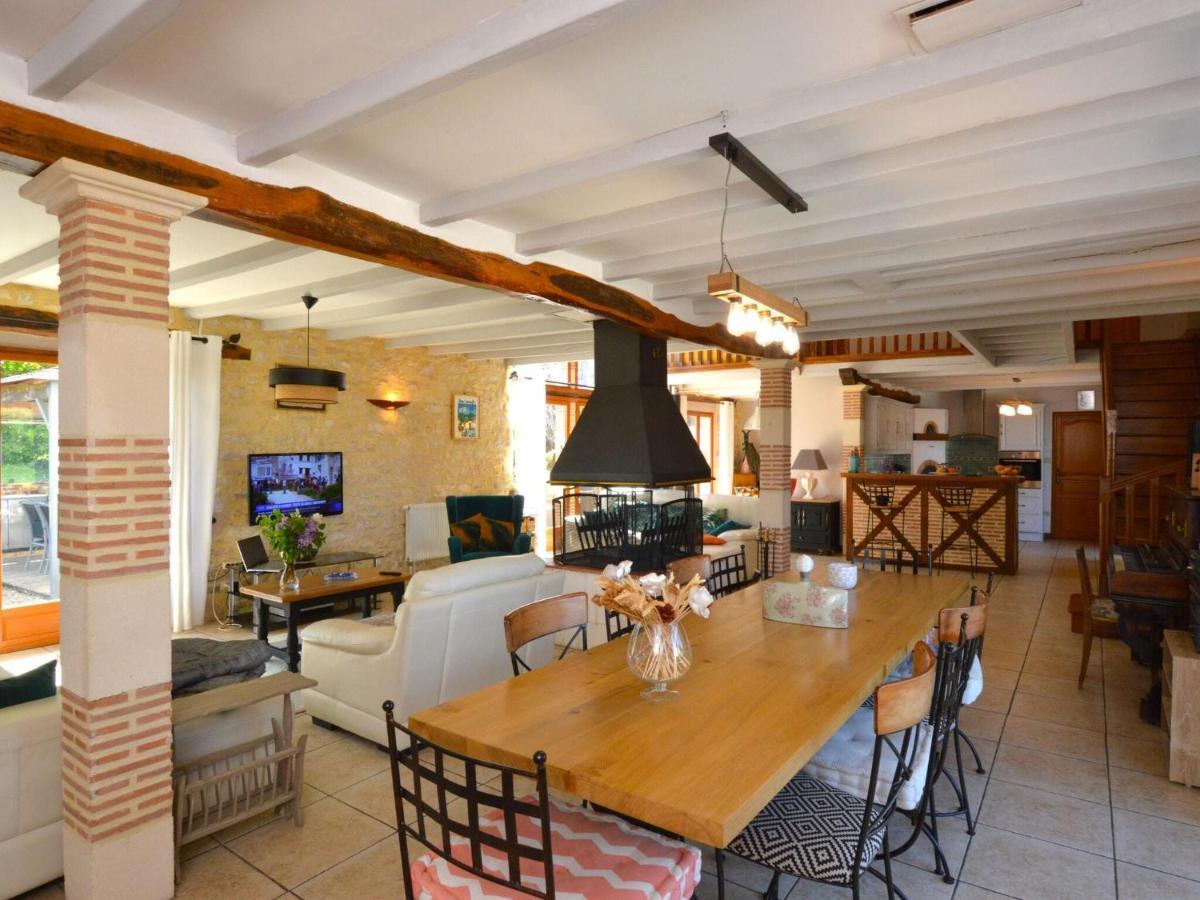 Charming Holiday Home With Pool Lavercantière 外观 照片