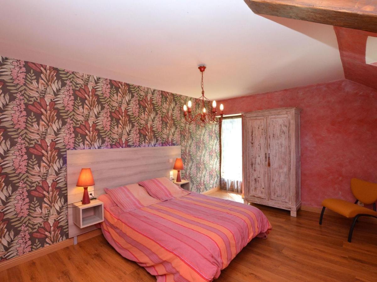 Charming Holiday Home With Pool Lavercantière 外观 照片