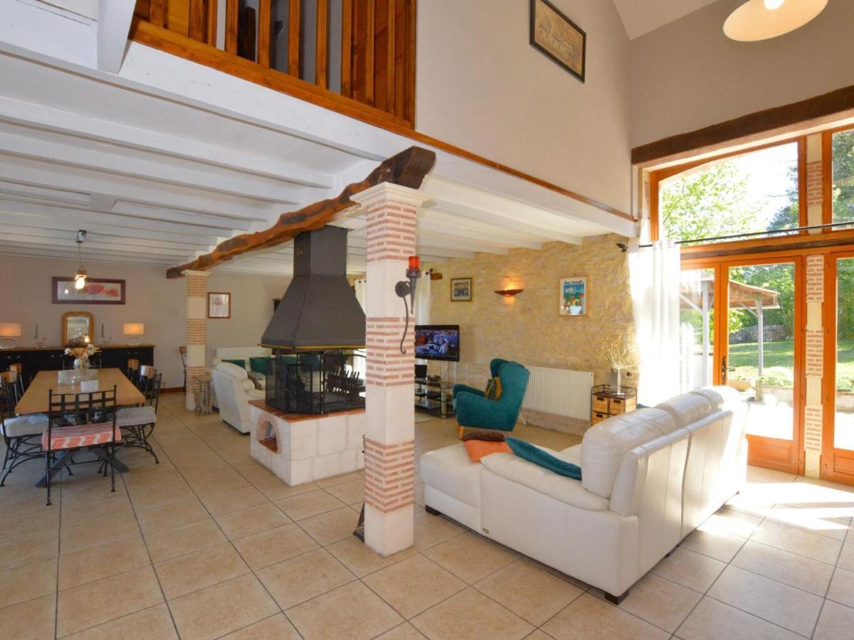 Charming Holiday Home With Pool Lavercantière 外观 照片