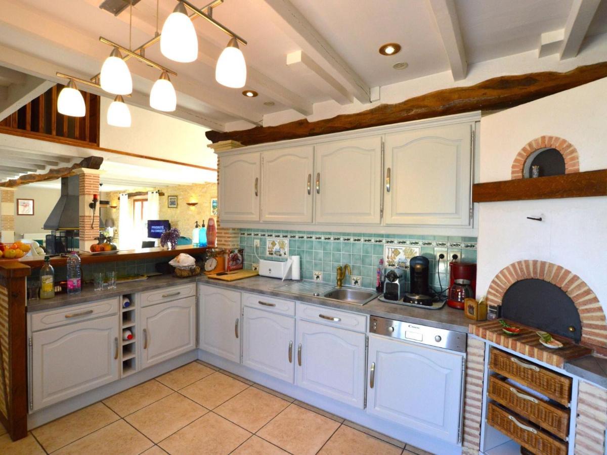 Charming Holiday Home With Pool Lavercantière 外观 照片